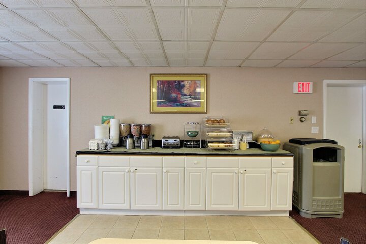Breakfast/Coffee Service 39 of 45