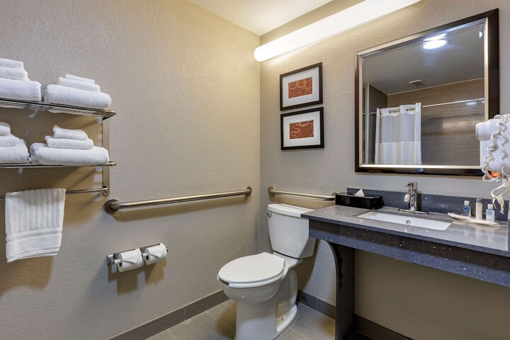 Comfort Suites Pineville - Ballantyne Area