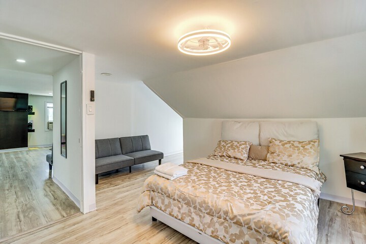Walkable Abode in Stroudsburgs Business District!
