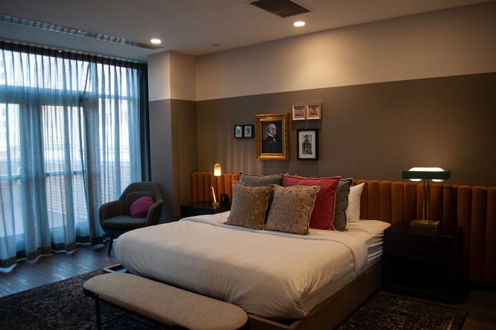 Room 52 of 106