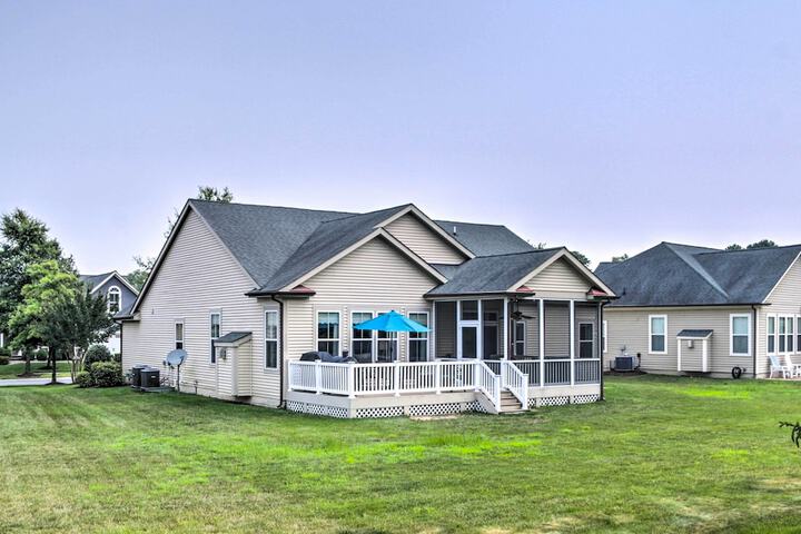 5 Mi to Bethany Beach: Chic Home w / Grill!