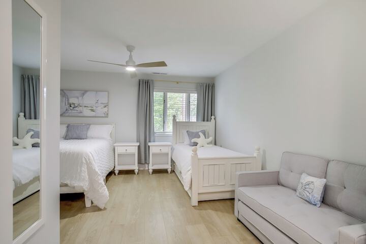 Walk to Shore & Boardwalk: Bethany Beach Retreat
