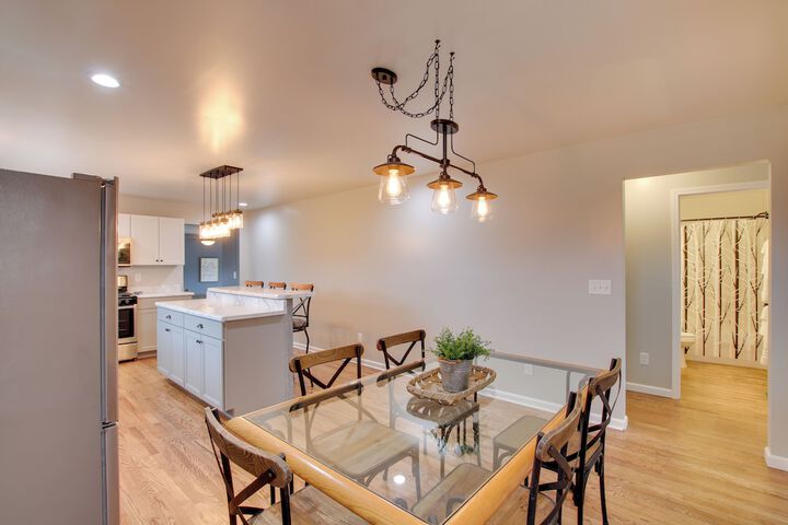 Chic Ste Genevieve Home w / Nice Interior Amenities