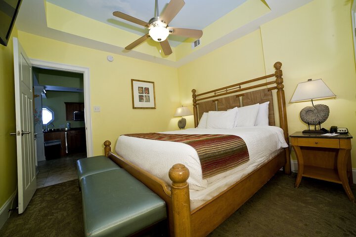 Room 11 of 32