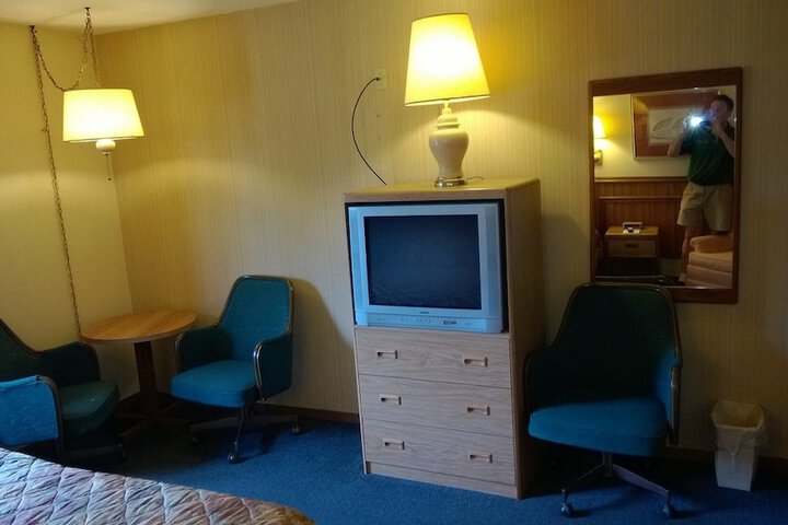 Room 10 of 20