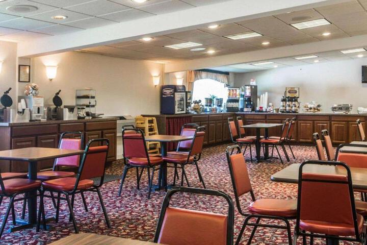 Clarion Inn & Suites at the Outlets of Lake George