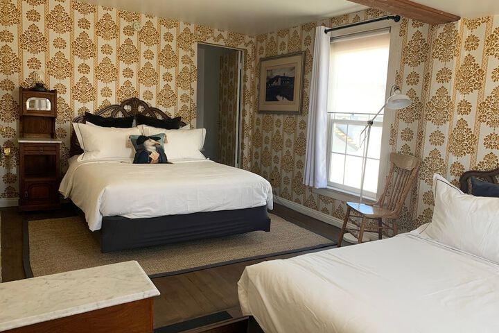 Room 11 of 25