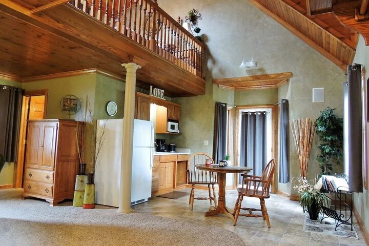 DONNAS PREMIER LODGING