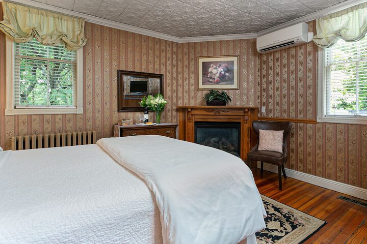 Room 32 of 54