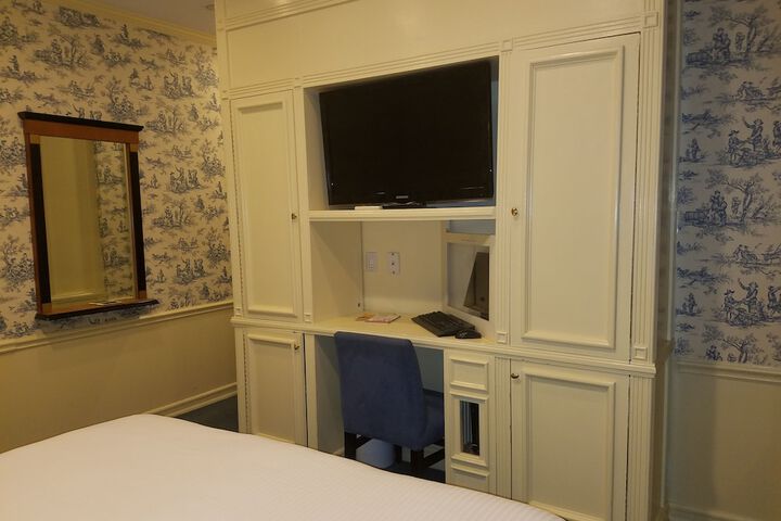 Room 27 of 84