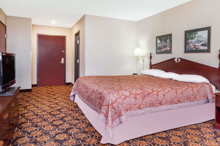 Room 12 of 25