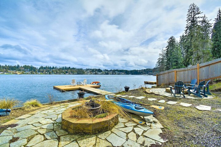 Lakefront Bremerton Vacation Rental w / Deck!
