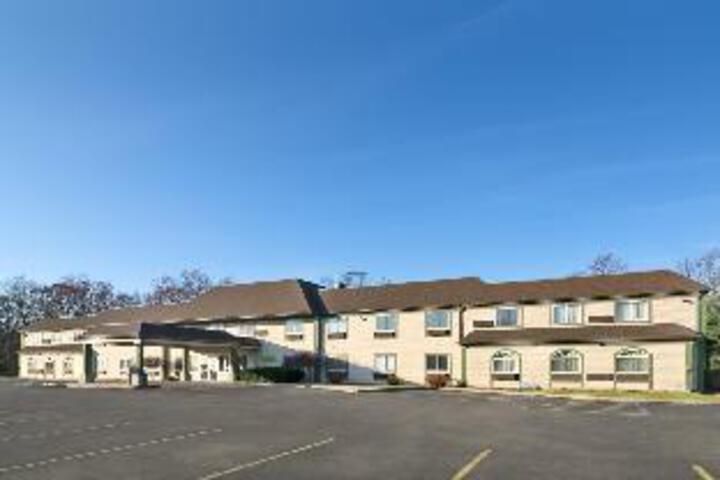 white lake Inn and suites