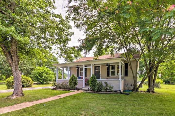 lucky Dawg Pet-friendly Abode Near St. Louis!