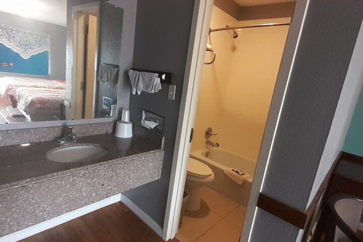Room 12 of 16