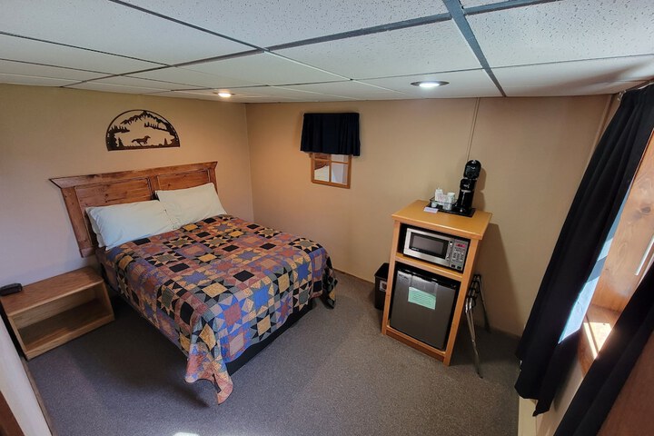 Room 11 of 32