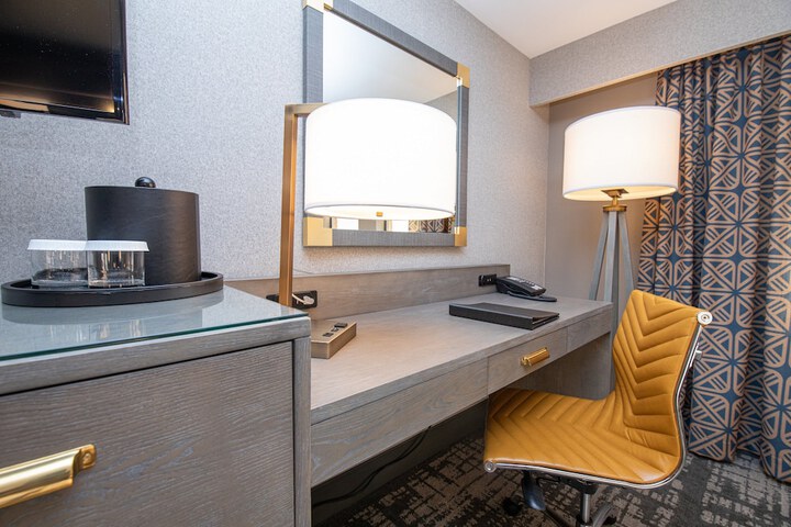 Crowne Plaza Providence-Warwick Airport by IHG