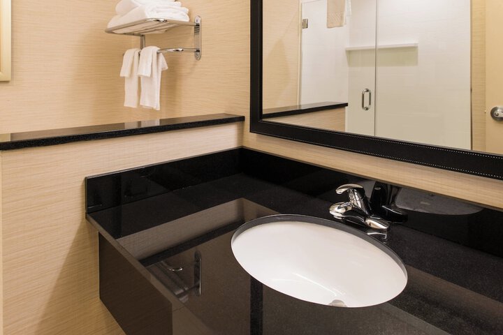 Fairfield Inn & Suites Utica