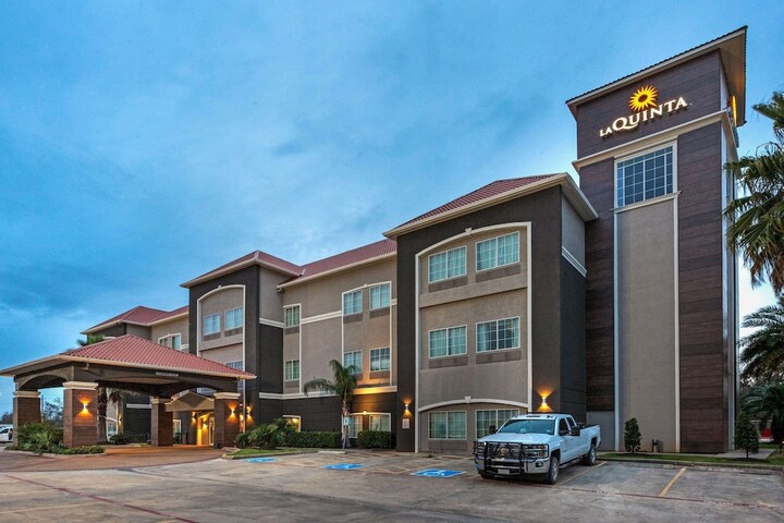 Hotel 2 of 32