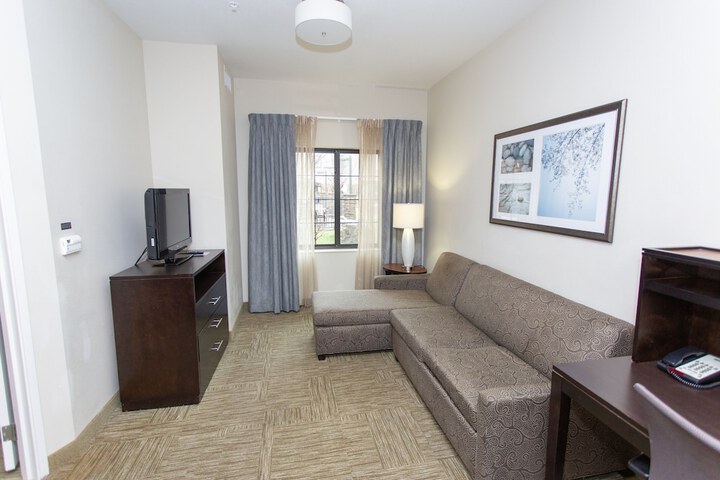 Staybridge Suites Bowling Green by IHG