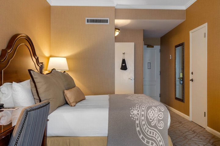 Room 68 of 200