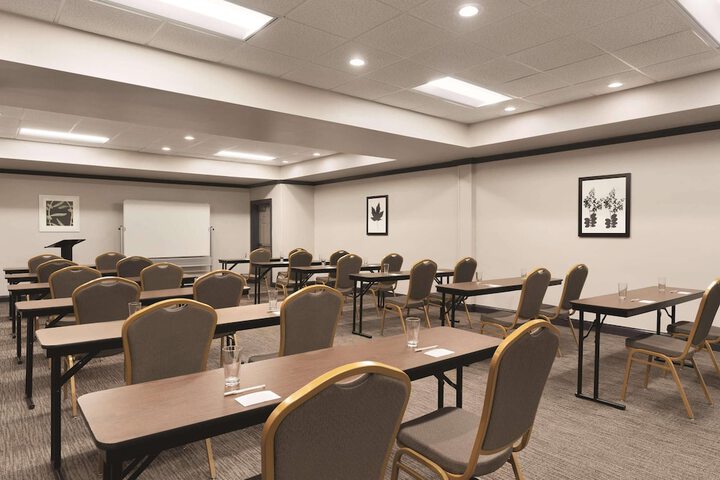 Country Inn & Suites by Radisson Raleigh-Durham Airport, NC