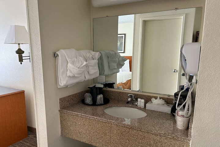 Room 33 of 58