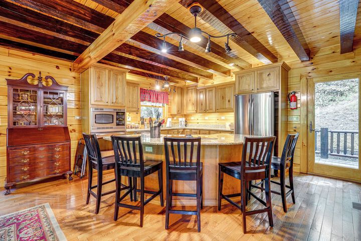 Hike Fish & Golf: Burnsville Retreat w / Deck!