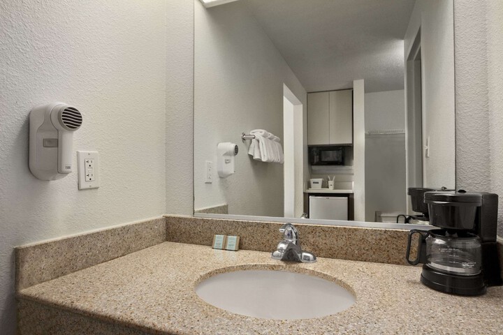 Travelodge by Wyndham Outer Banks / Kill Devil Hills