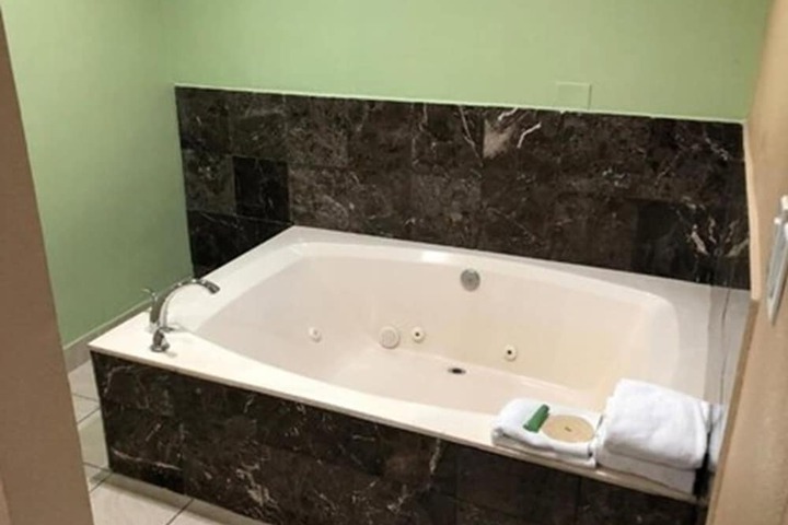 Room 15 of 27