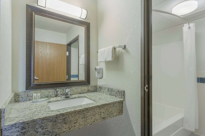 AmericInn by Wyndham Menominee