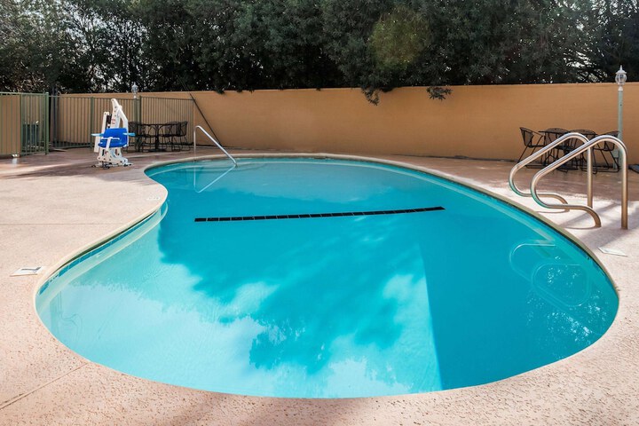Pool 3 of 15
