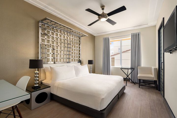 Room 10 of 39