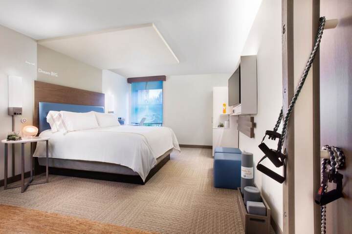 Room 10 of 43