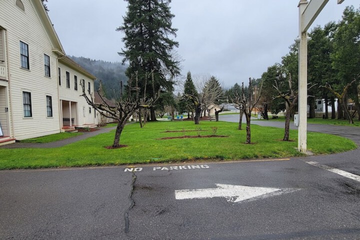 Wolf Creek Inn & Tavern