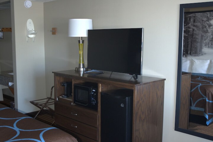 Room 25 of 33