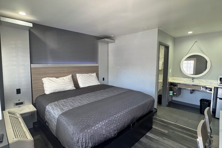 Bronco Motel South Central