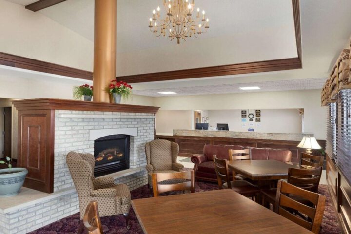 DAYS INN BY WYNDHAM CARROLLTON