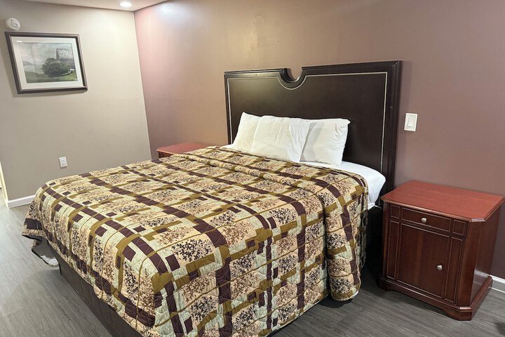 Room 7 of 18