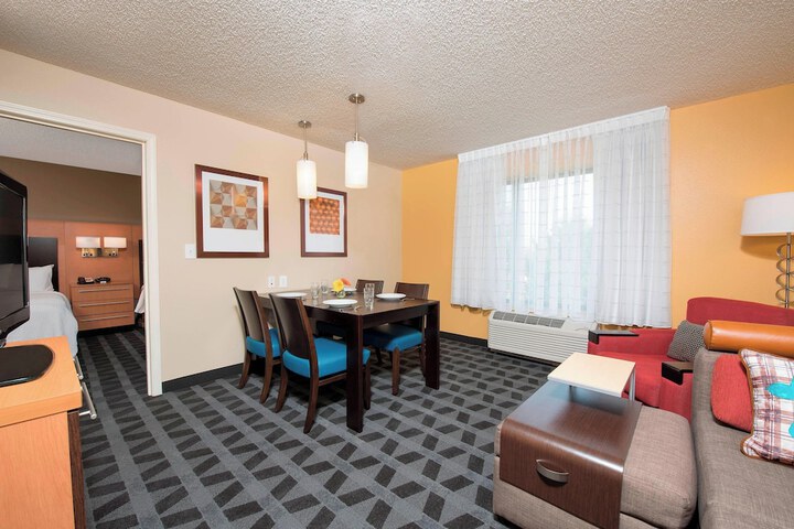 Room 11 of 19