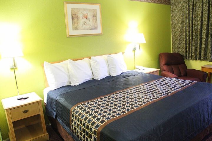 Room 27 of 51