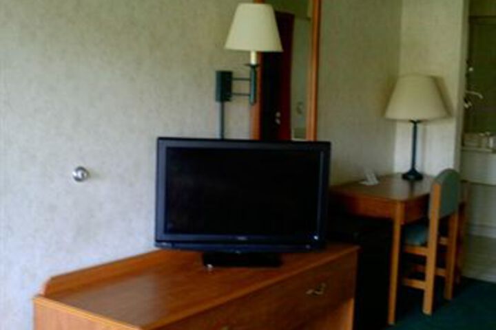 Campton Parkway Inn