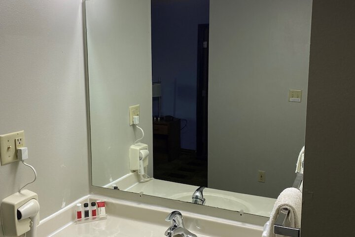 Room 9 of 18