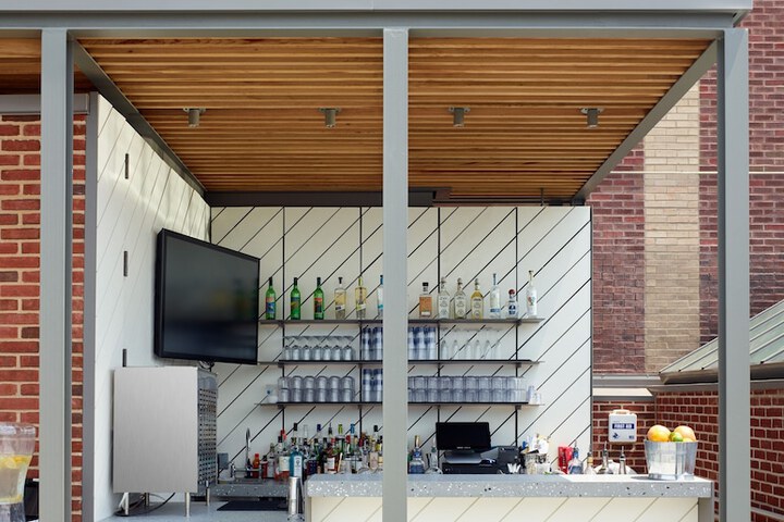 Lounge 73 of 88
