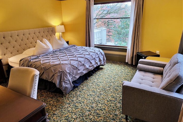 Room 32 of 50