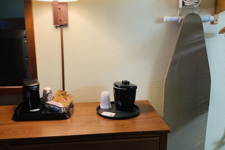 AmericInn by Wyndham Kewanee