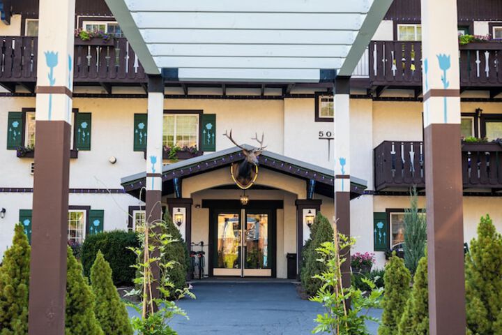 Blue Elk Inn