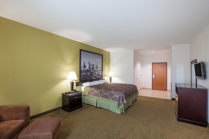 Room 11 of 14
