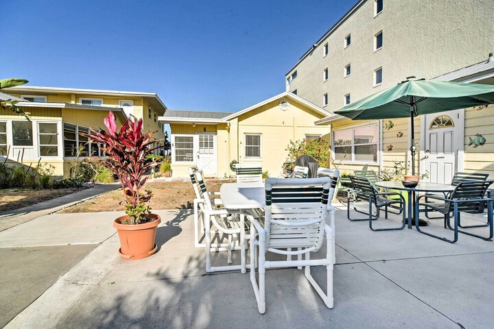 Steps to Beach Cabana: Indian Shores Cottage