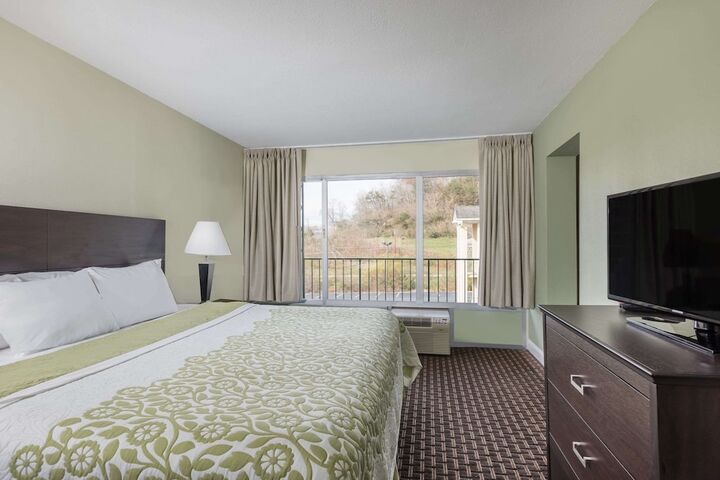 Room 15 of 25